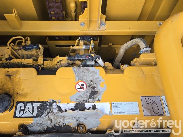2018-caterpillar-352-image-64