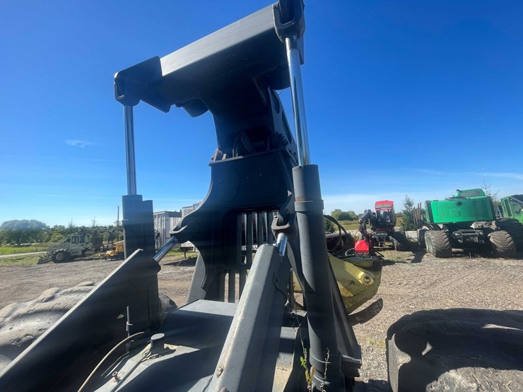 2000-john-deere-660-image-24