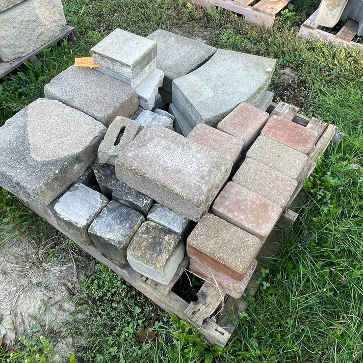 #3203 • Pallet of Various Concrete Landscape Pavers