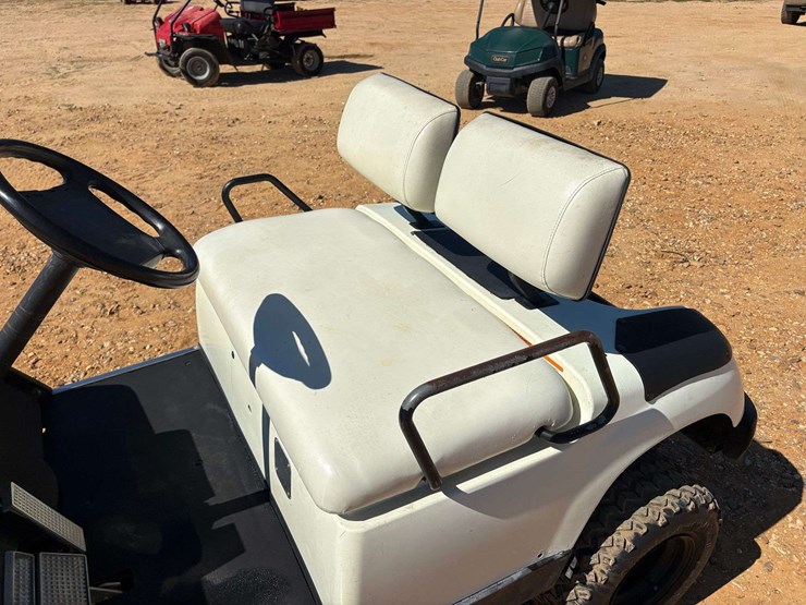 2002-yamaha-2-seater-golf-cart-image-6