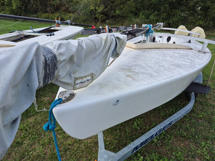 #4007-•-16'-fiberglass-sailboat-image-4