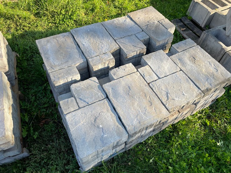 #3188-•-(2)-pallets-of-decorate-concrete-landscape-pavers-image-13