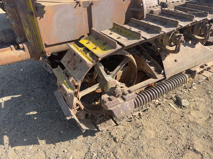 caterpillar-thirty-image-5
