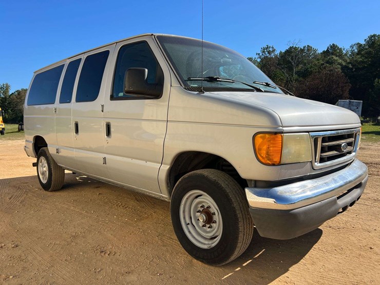 2006-ford-e350-image-4