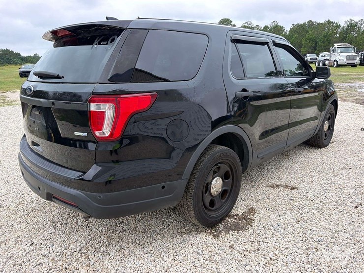 2018-ford-explorer-image-3