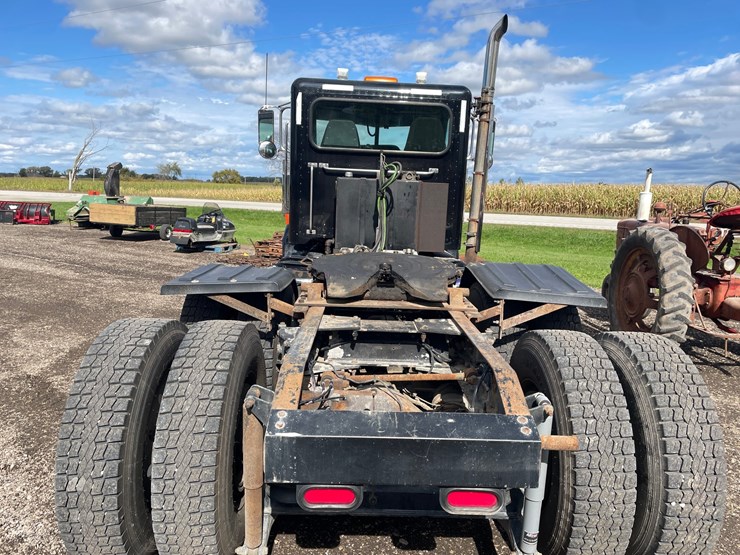 #116-•-2013-peterbilt-day-cab-semi-(title-in-delay)-(denmark-wi)-image-4
