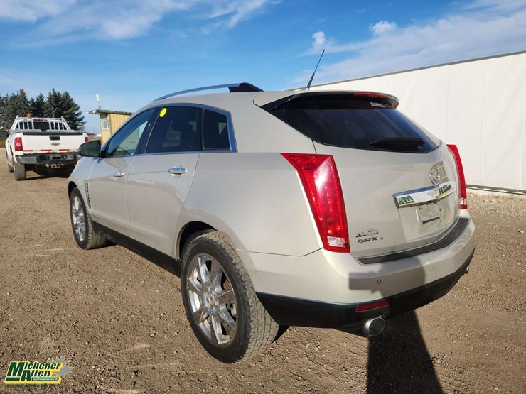 2010-cadillac-srx-image-3