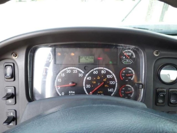 2015-freightliner-114sd-image-15