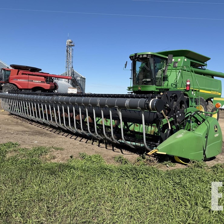 2011 JOHN DEERE 635F