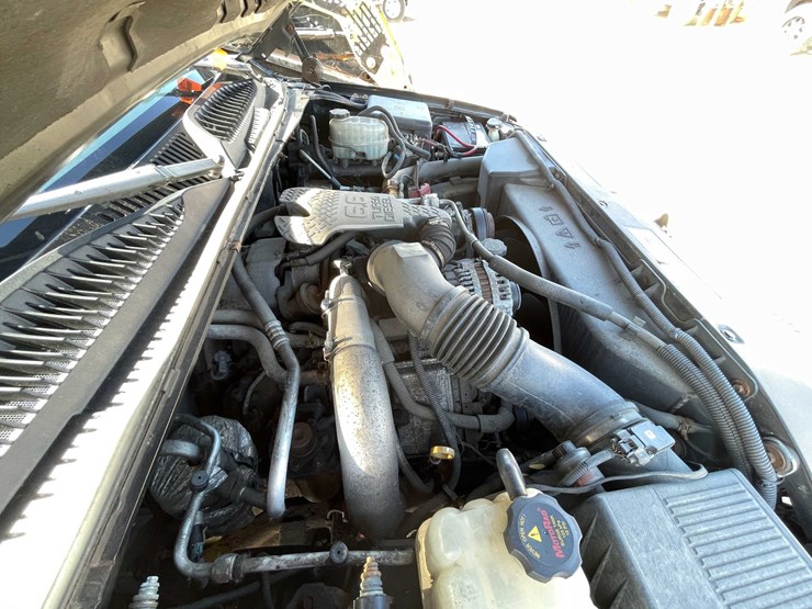 2004-gmc-2500hd-image-78
