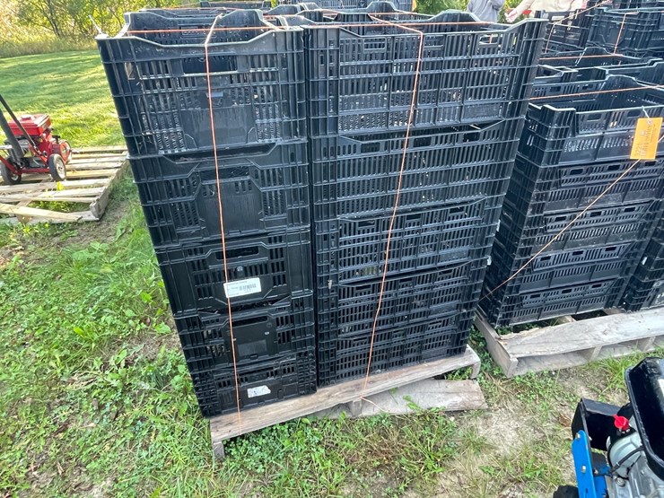 #3218-•-pallet-of-stackable-poly-crates-image-2