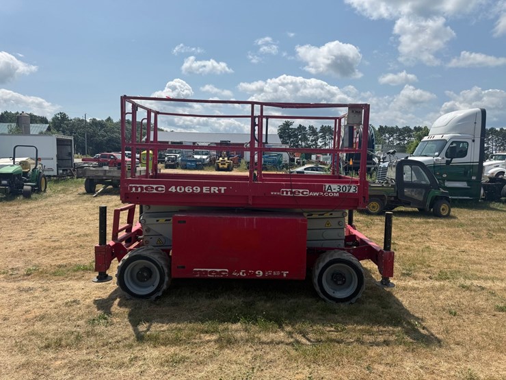 #2085-•-2016-mec-4096-ert-scissor-lift-image-6