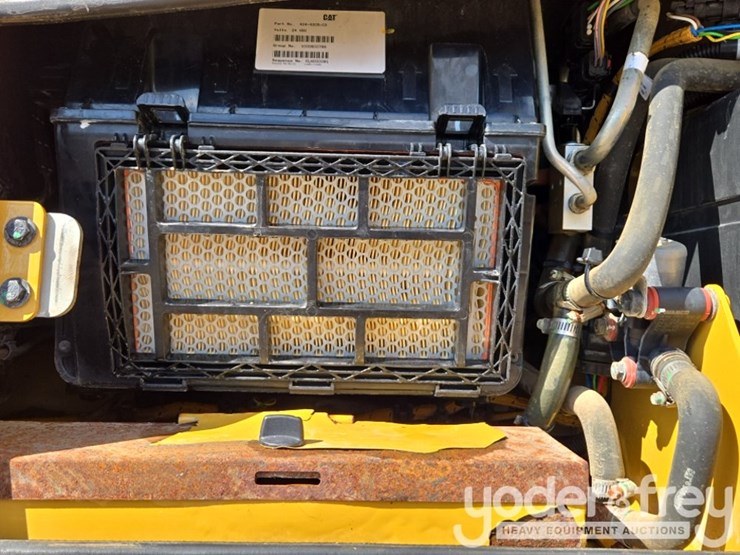 2021-caterpillar-d4-lgp-image-35