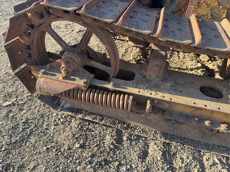 caterpillar-twenty-two-image-8