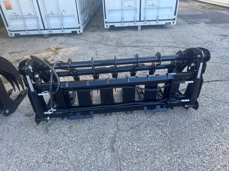 future-skid-steer-grapple-/-curved-log-grapple-image-5