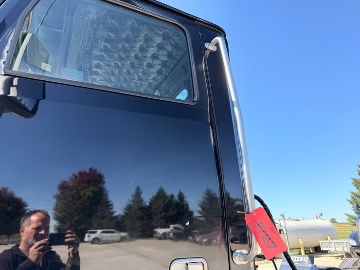 #1727-•-2020-western-star-day-cab-truck-tractor-image-14
