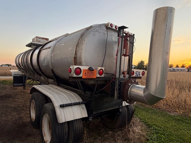 #1735-•-1984-certified-waste-tanker-image-4