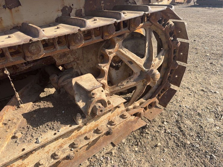 caterpillar-fifteen-image-11