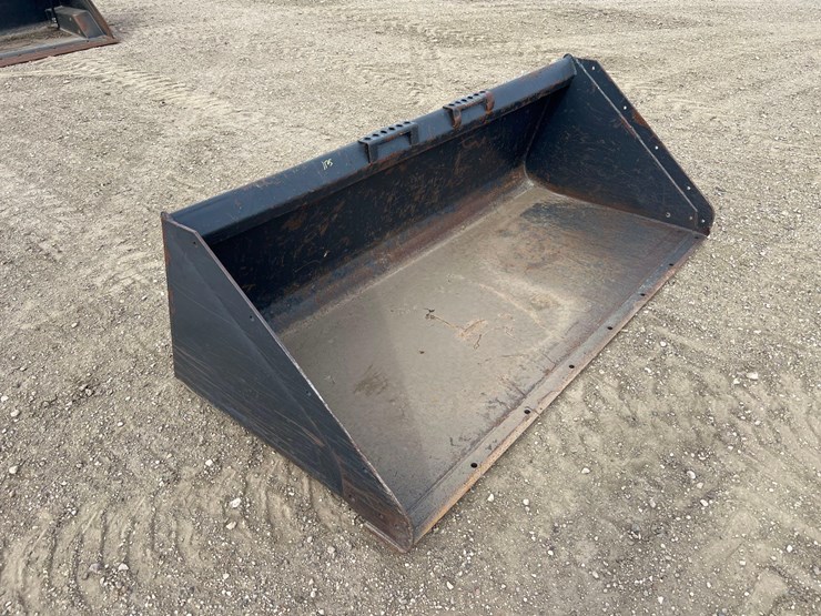 bobcat-snow-bucket-image-3