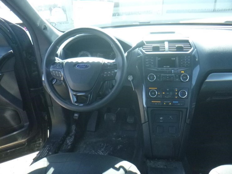 2018-ford-explorer-image-10
