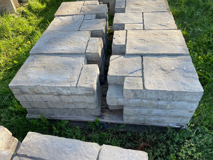 #3188-•-(2)-pallets-of-decorate-concrete-landscape-pavers-image-8