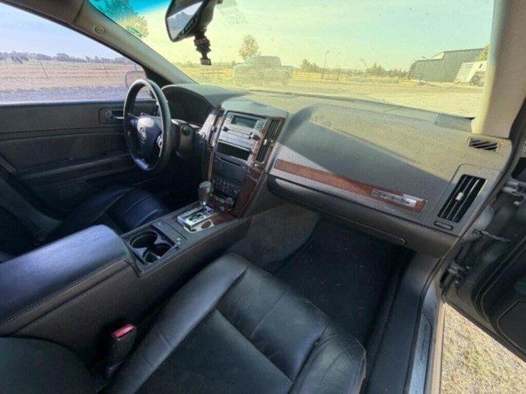 2005-cadillac-sts-car-image-14