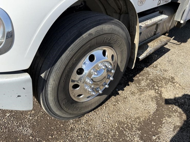 2016-freightliner-mechanics-truck-image-23