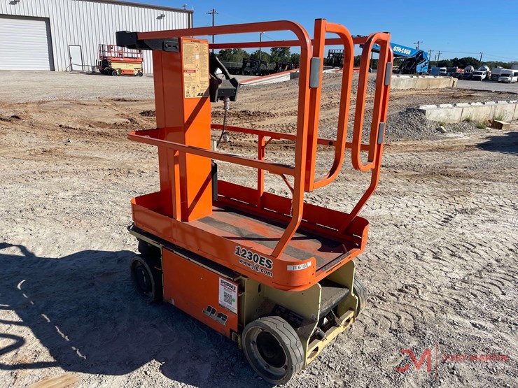 2015-jlg-1230es-image-5