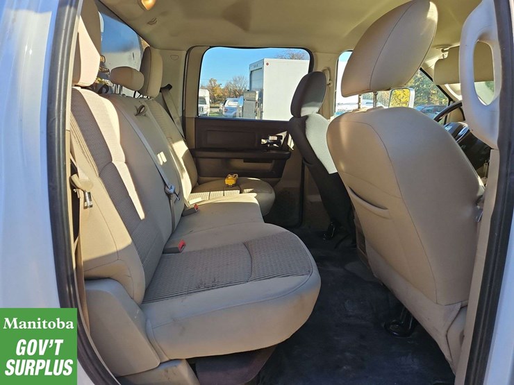 2011-dodge-3500-image-16