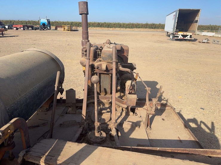 caterpillar-thirty-image-27
