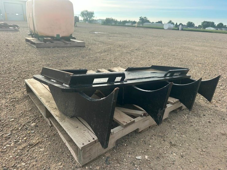 skid-steer-attachment-image-4
