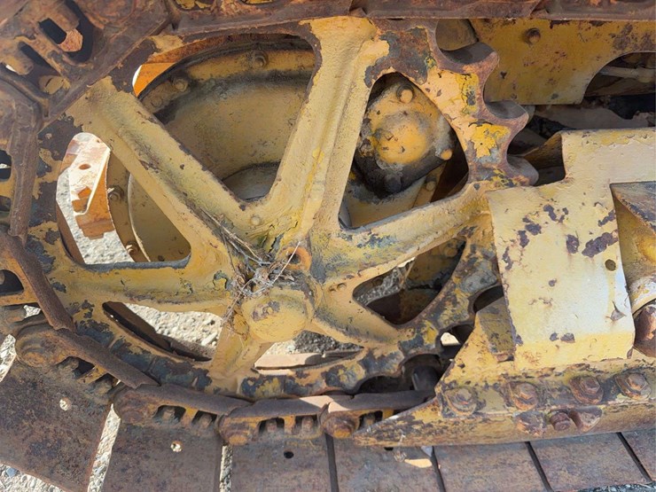 caterpillar-twenty-two-image-14