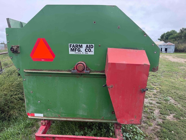 farm-aid-feed-wagon-image-4