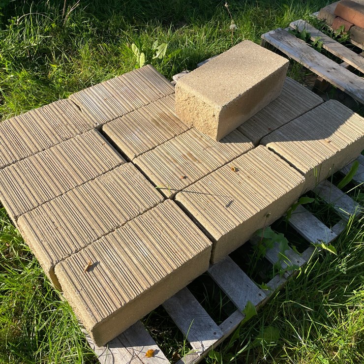 #3197 • Solid Concrete Blocks