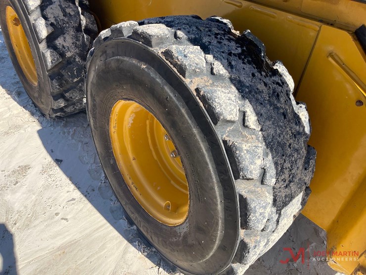 2023-deere-332g-image-11
