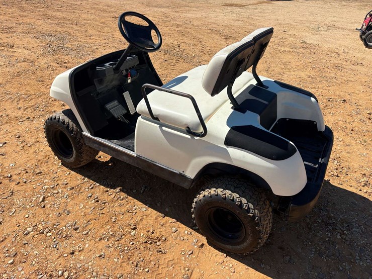 2002-yamaha-2-seater-golf-cart-image-2