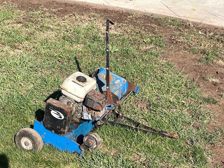 #1824-•-blue-bird-36"-pull-behind-aerator-image-4