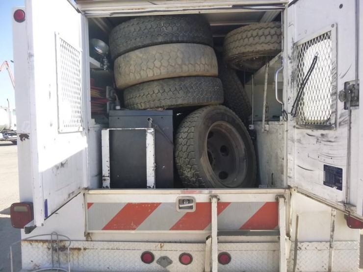 2002-chevrolet-3500hd-image-26