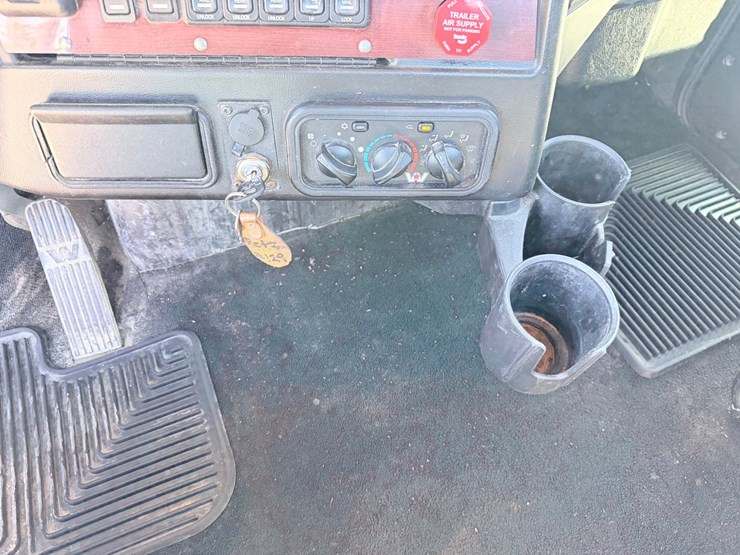 #1727-•-2020-western-star-day-cab-truck-tractor-image-50