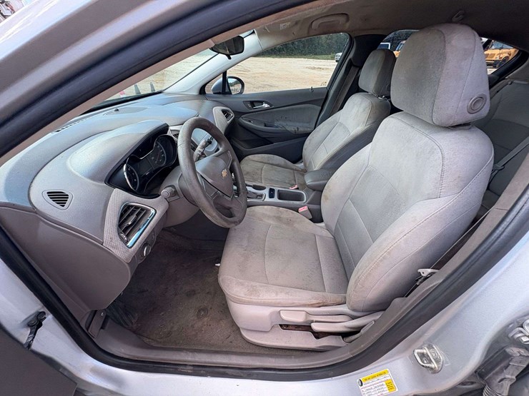 2017-chevrolet-cruz-4-door-sedan-(231,913-miles)-image-8