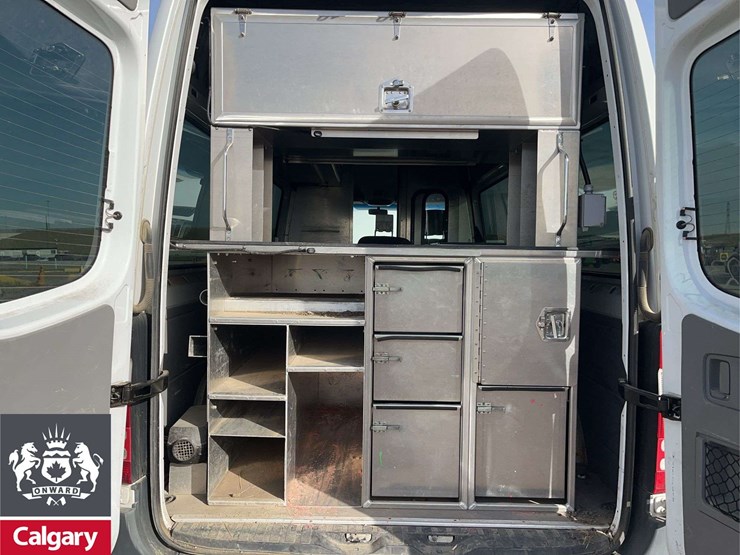 2016-mercedes-benz-sprinter-3500-image-24