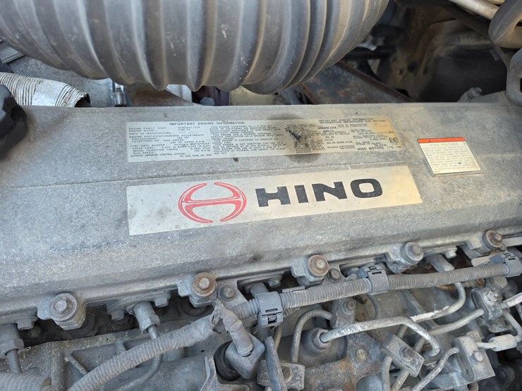 2007-hino-268-image-33