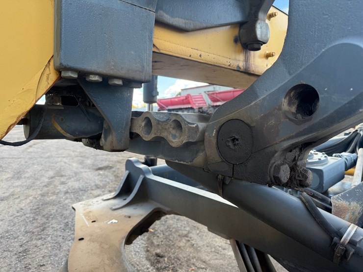deere-672d-image-37