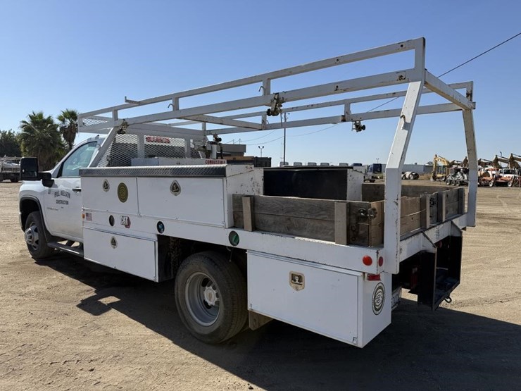 2025-chevrolet-3500-image-4