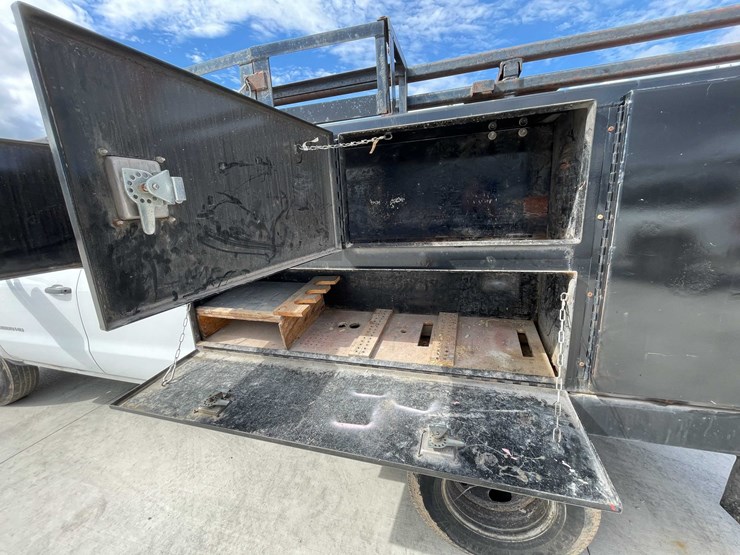 2018-chevrolet-3500-image-28