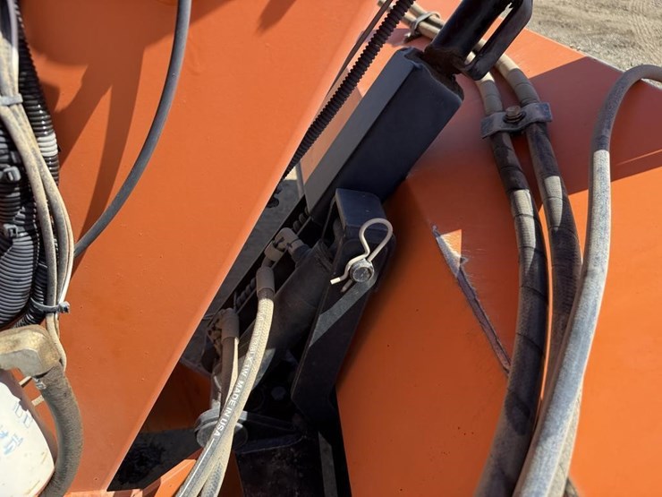 lay-mor-sm-300-3-wheel-broom-image-13
