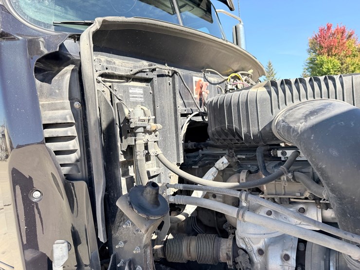 #1727-•-2020-western-star-day-cab-truck-tractor-image-64