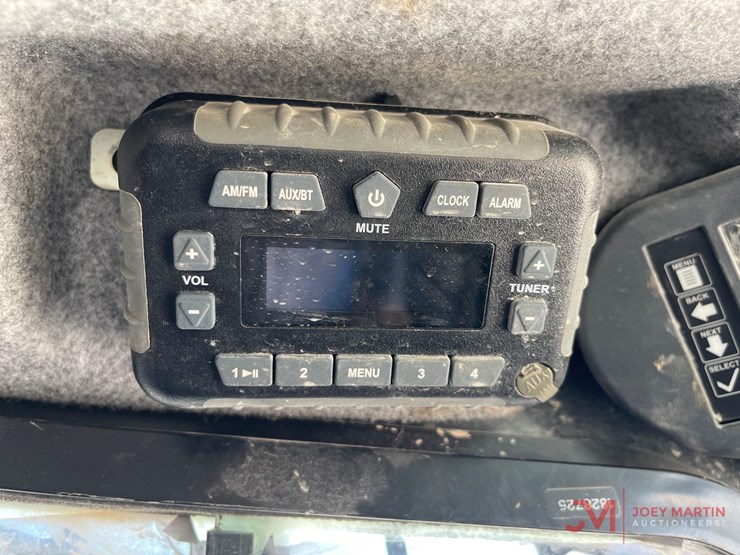 2023-deere-332g-image-23