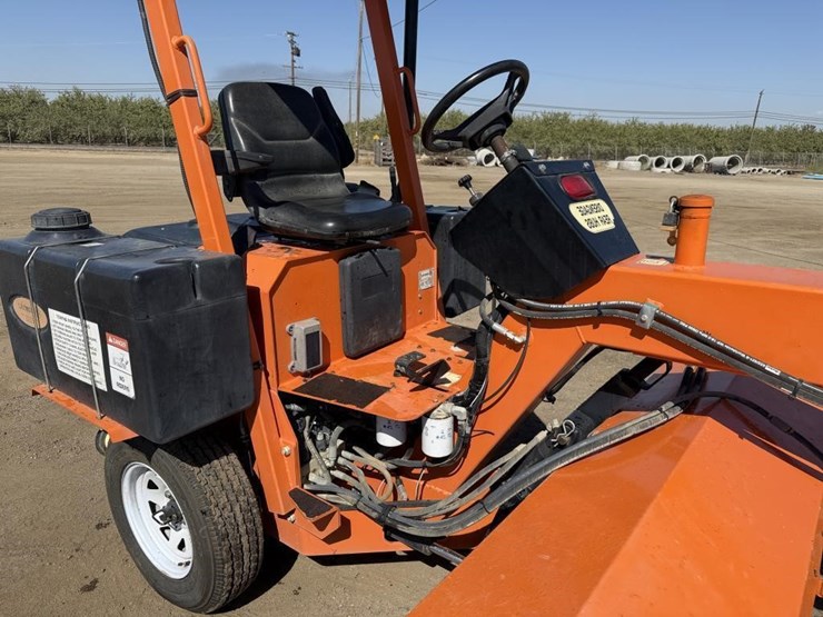 lay-mor-sm-300-3-wheel-broom-image-15