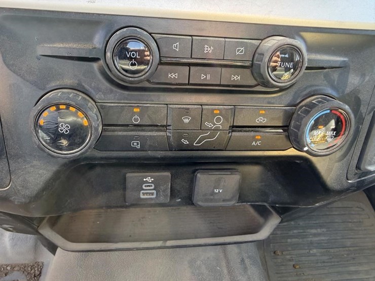 2024-ford-f350-xl-image-33